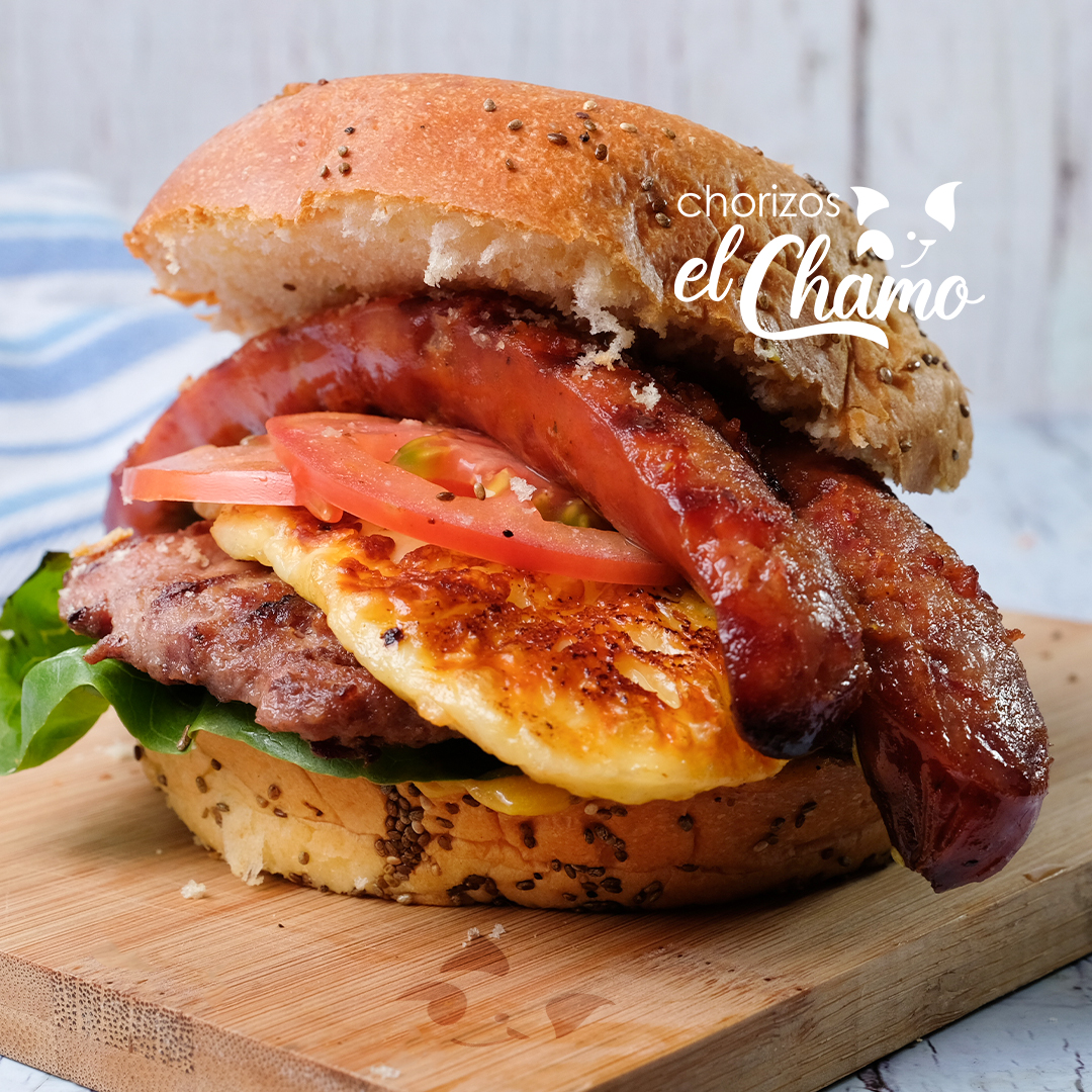 Hamburguesa-de-res-con-Chorizos-El-Chamo-receta-facil